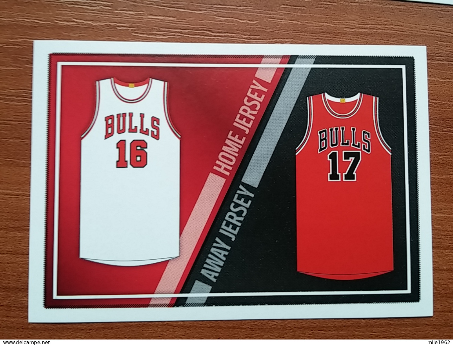 ST 40 - NBA Basketball 2016-2017, Sticker, Autocollant, PANINI, No 80 Home/Away Jerseys Chicago Bulls - Books