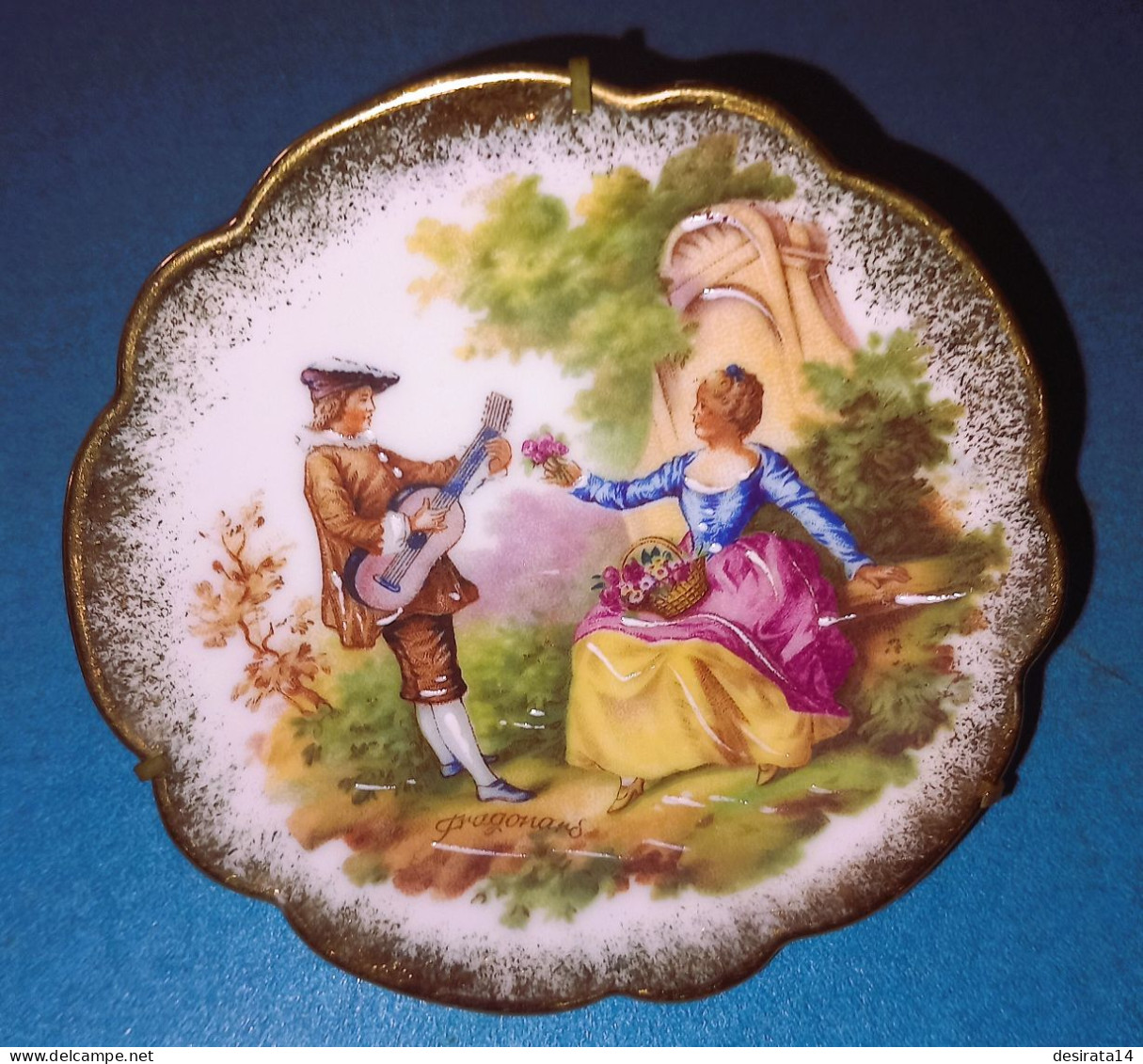 * LIMOGES * 2 PETITES ASSIETTES DECORATIVES * PORCELAINE * SCENES GALANTES 18 ° * - Limoges (FRA)