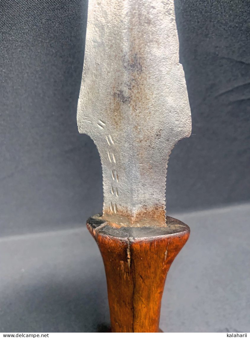 BEAU COUTEAU TETELA, ETHNIE DU CONGO, XIX° SIECLE, FER FORGE ET BOIS, AFRICAIN - Afrikaanse Kunst