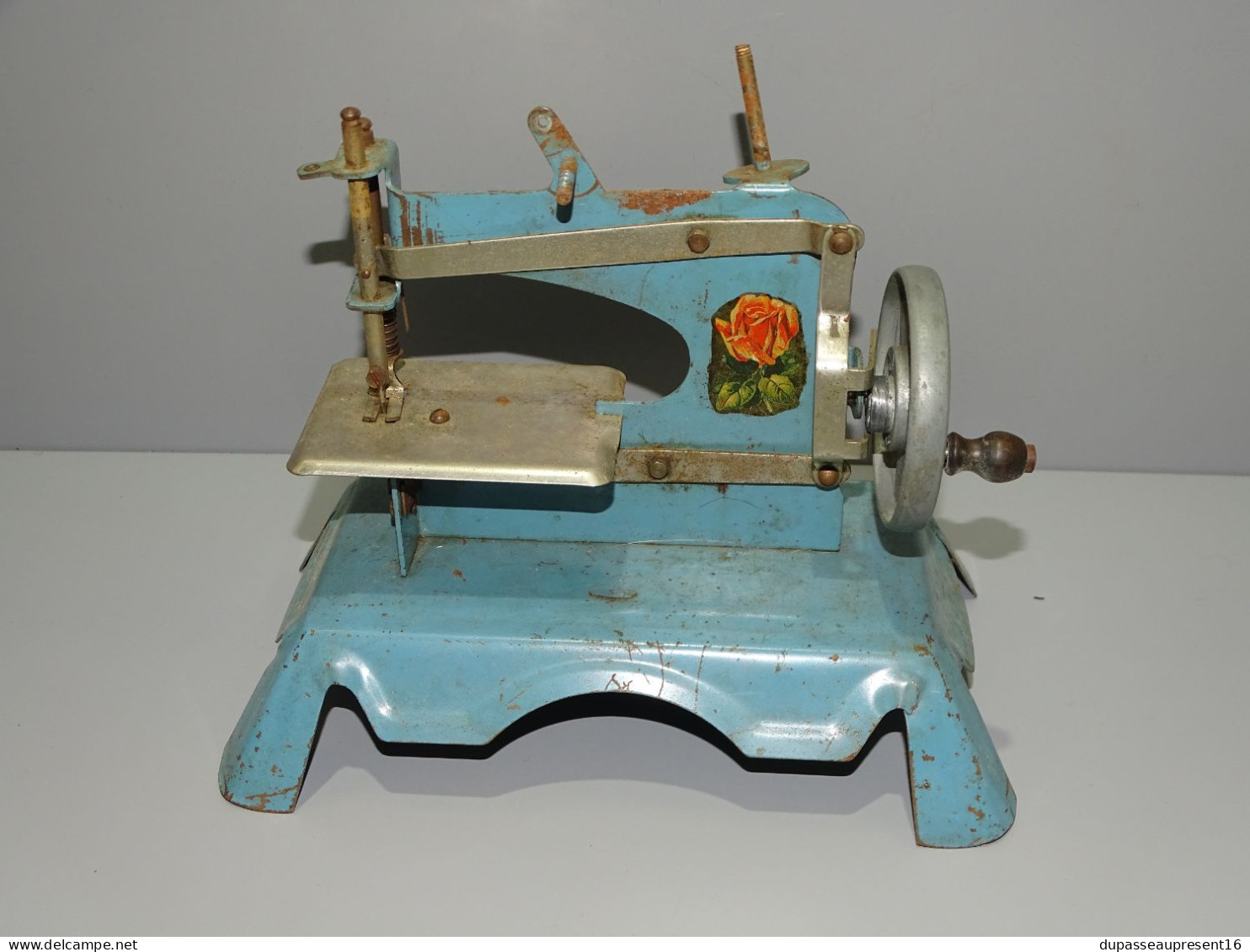 -ANCIENNE PETITE MACHINE A COUDRE MA COUSETTE JOUET ANCIEN ENFANT Vitrine E - Dolls