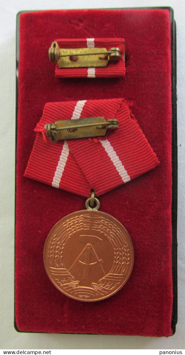 DDR East Germany Communism Medaille Medal With Box - Allemagne