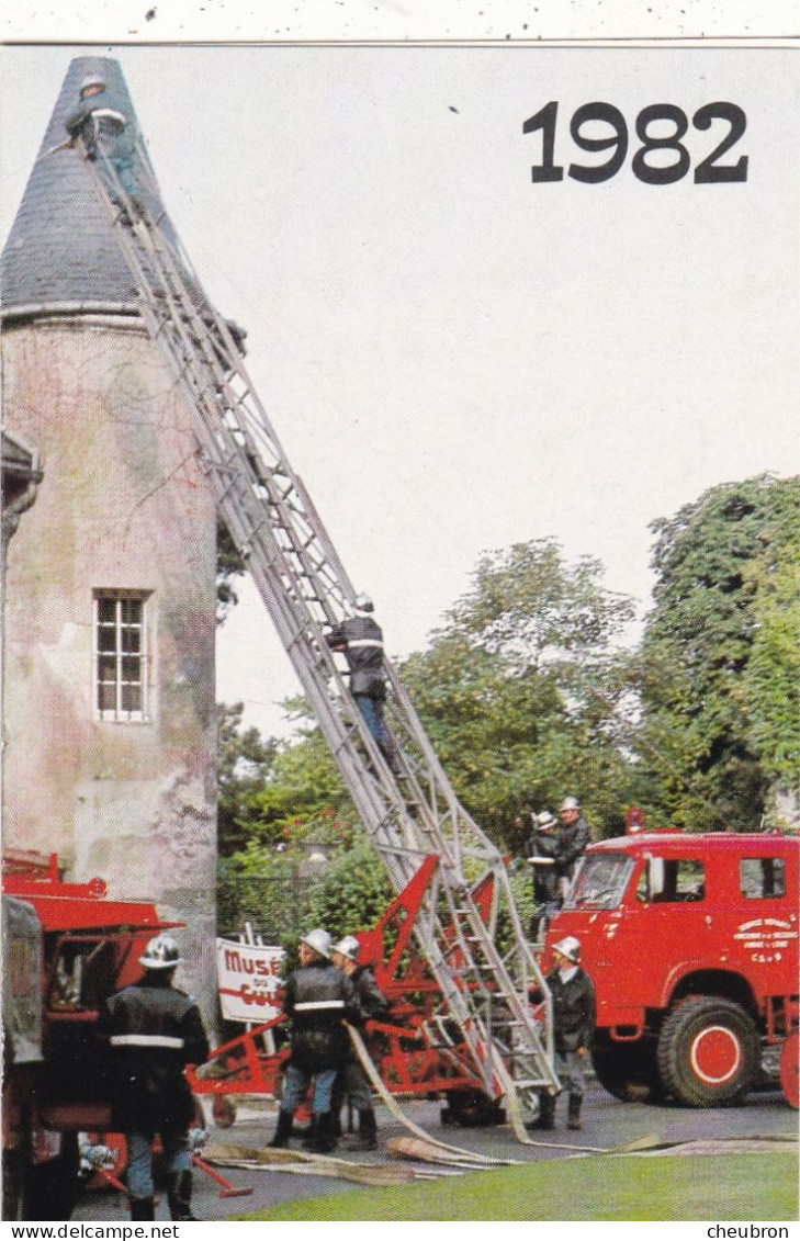 CALENDRIERS. JARD SUR MER  (85). CALENDRIER 1982  " SAPEURS POMPIERS " . PHOTO: GRANDE ECHELLE - Petit Format : 1981-90