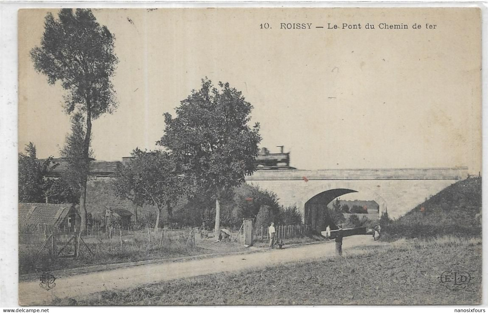 D 77.  ROISSY.  LE PONT DU CHEMIN DE FER  TRAIN.  CARTE ECRITE - Roissy En Brie