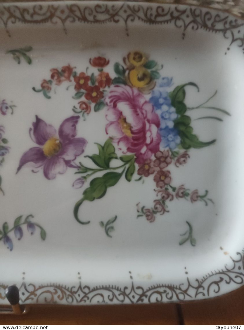 Plat à cake porcelaine de Limoges France riche décor de bouquet fleuri et dorure