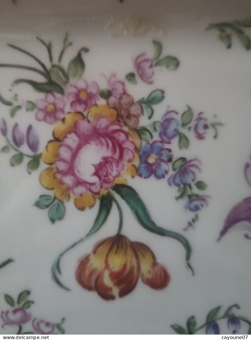 Plat à cake porcelaine de Limoges France riche décor de bouquet fleuri et dorure