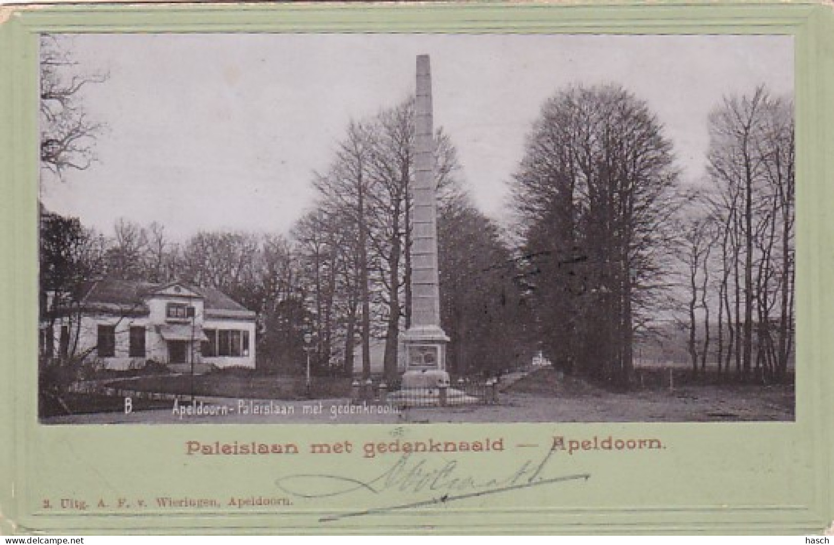 4843448Apeldoorn, Paleislaan Met Gedenknaald. (poststempel 1901)(zie Hoeken En Randen) - Apeldoorn