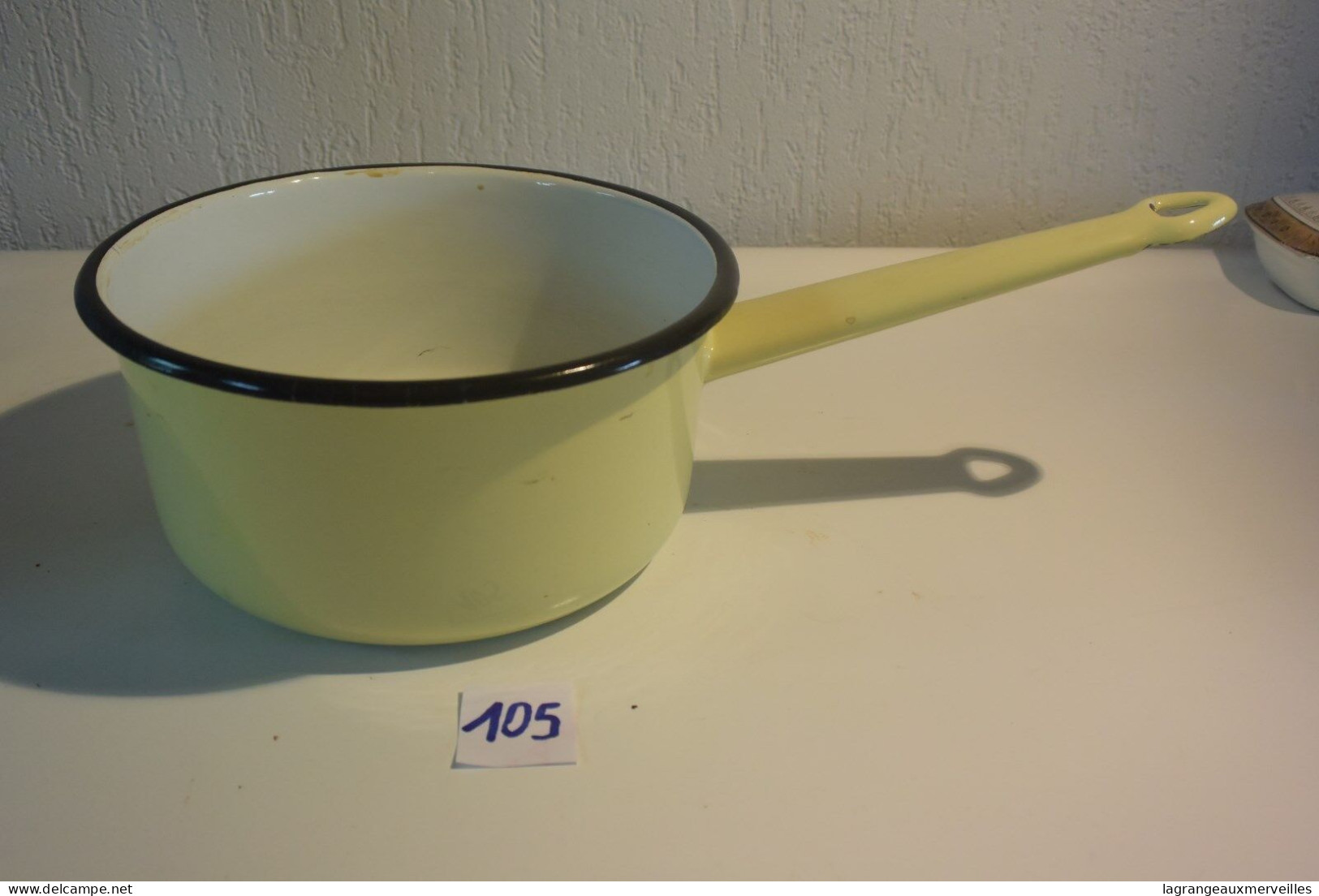 C105 Ancienne Casserole En émaillé Jaune - Art Nouveau / Art Deco