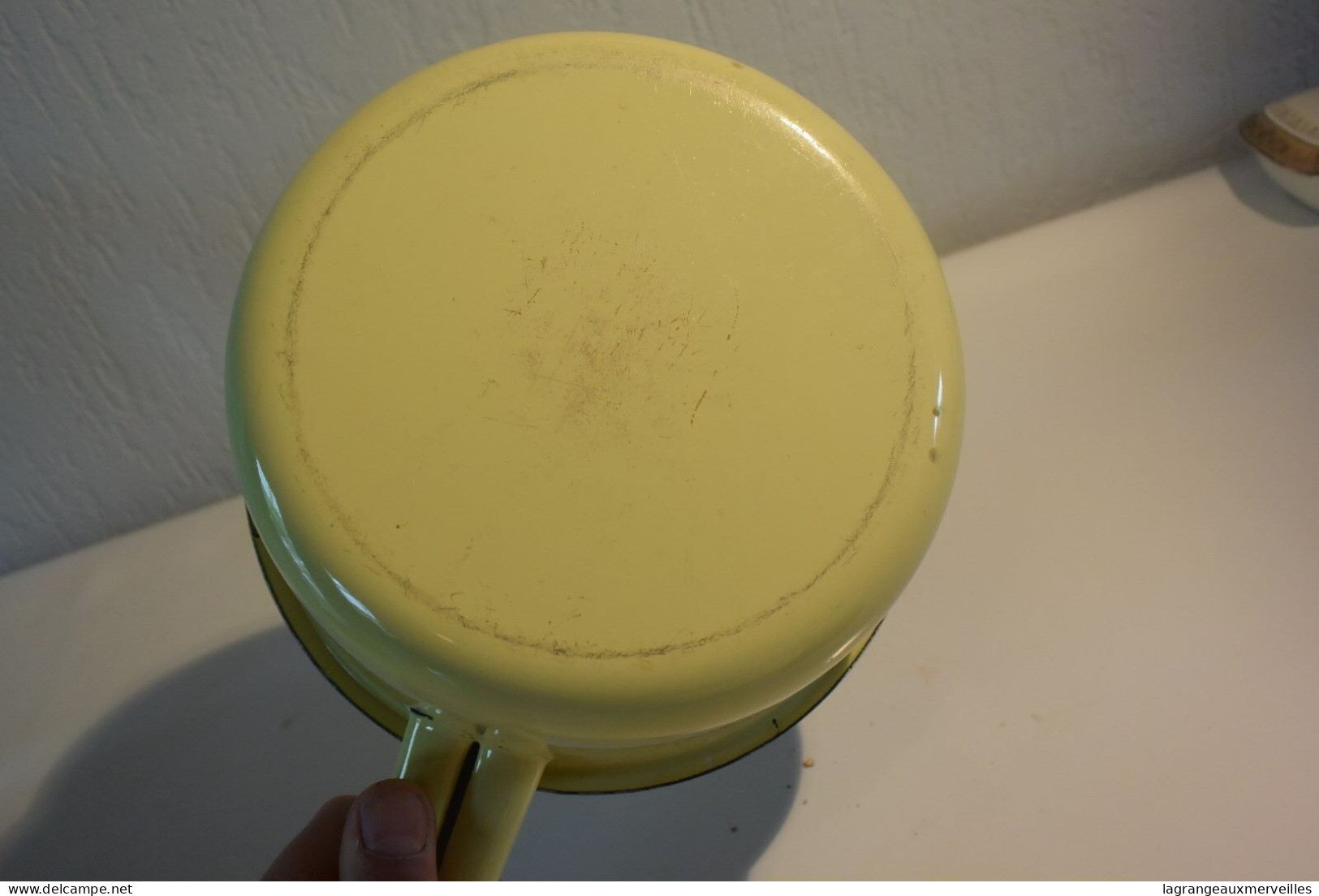 C105 Ancienne Casserole En émaillé Jaune - Art Nouveau / Art Deco