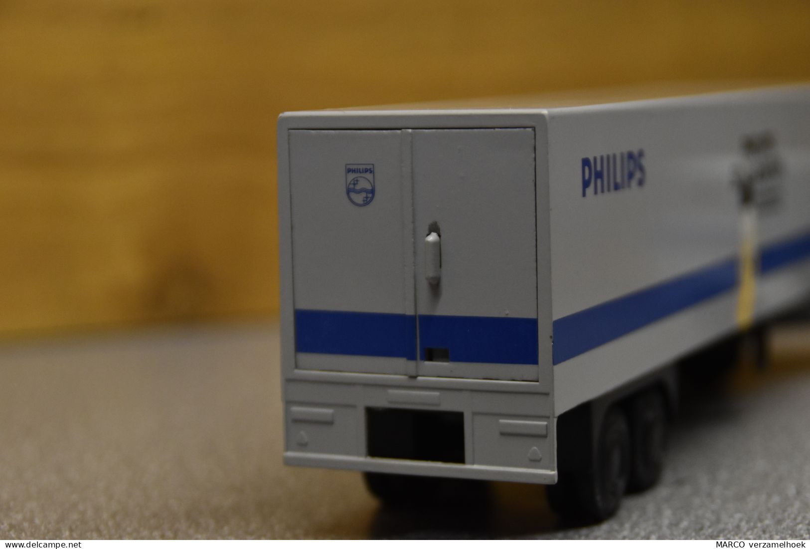 Lion Car Nr.36 DAF Oplegger Philips Eindhoven Scale 1:50 Philips SL Lampen - Camions, Bus Et Construction