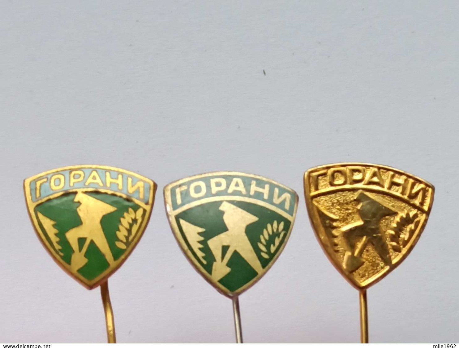 BADGE Z-98-14 - 3 PINS - GORANI , YUGOSLAVIA, Forest Keepers, Gardes Forestiers, Alpinistes Et Reboisement, Mountaineers - Lotes