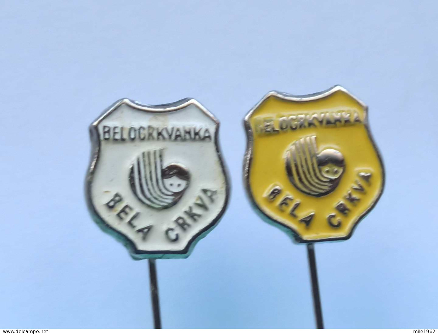 BADGE Z-98-20 - 2 PINS - BELOCRKVANKA, BELA CRKVA, SERBIA, TEXTILE INDUSTRY - Lotes