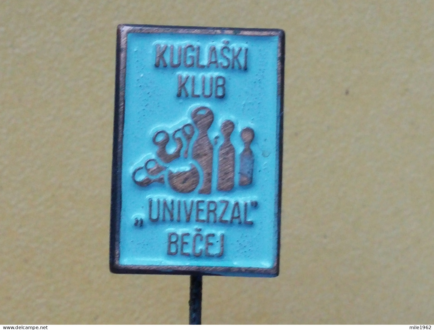 BADGE Z-54-1 - BOWLING CLUB UNIVERZAL BECEJ, SERBIA - Bowling