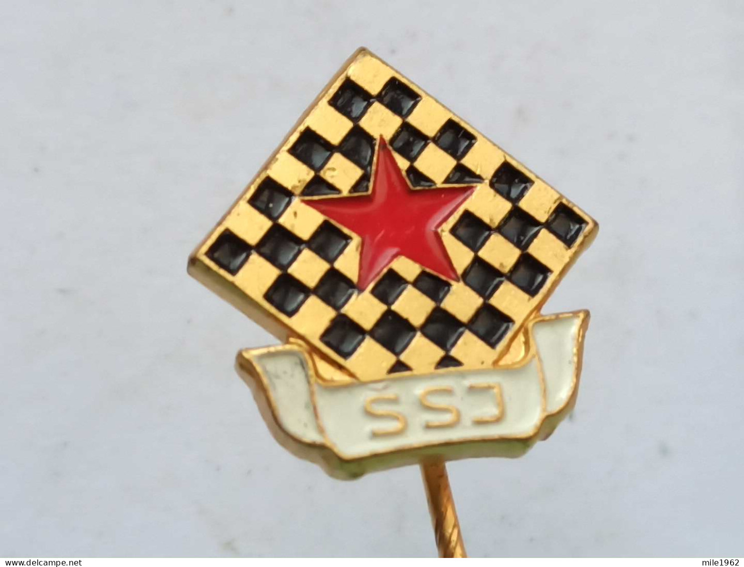 BADGE Z-71-2 - CHESS ECHECS SCHACH AJEDREZ SAKK SAH YUGOSLAVIA ASSOCIATION - Games