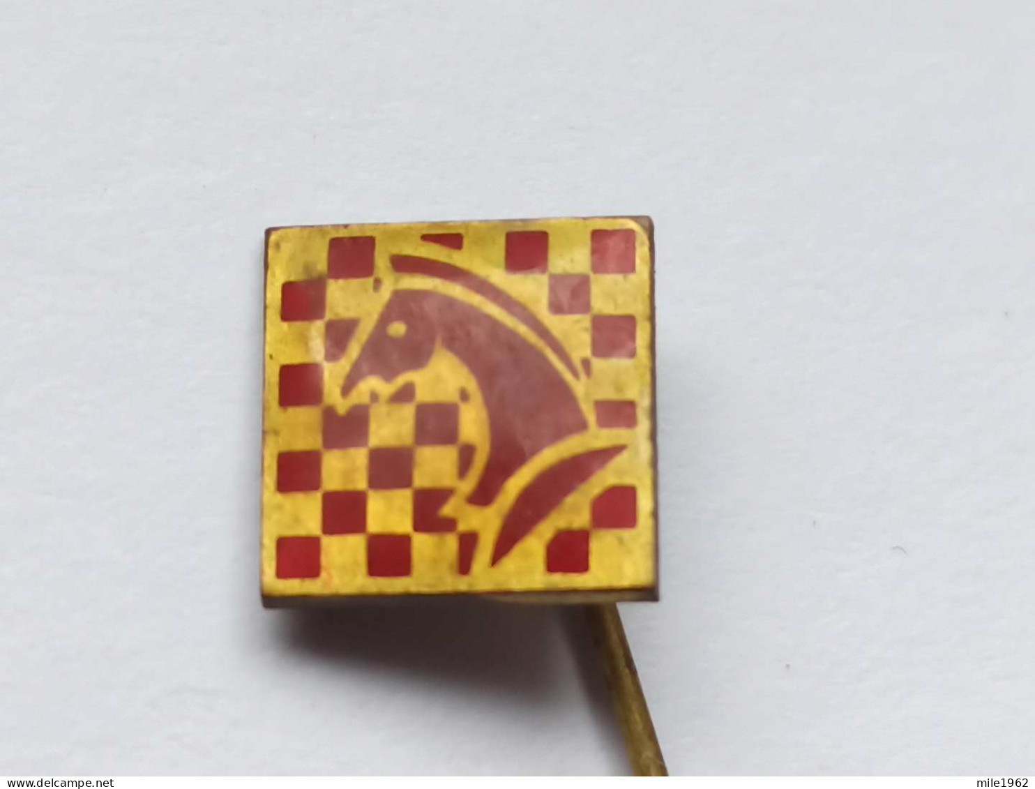 BADGE Z-71-2 - CHESS ECHECS SCHACH AJEDREZ SAKK SAH,  - Games