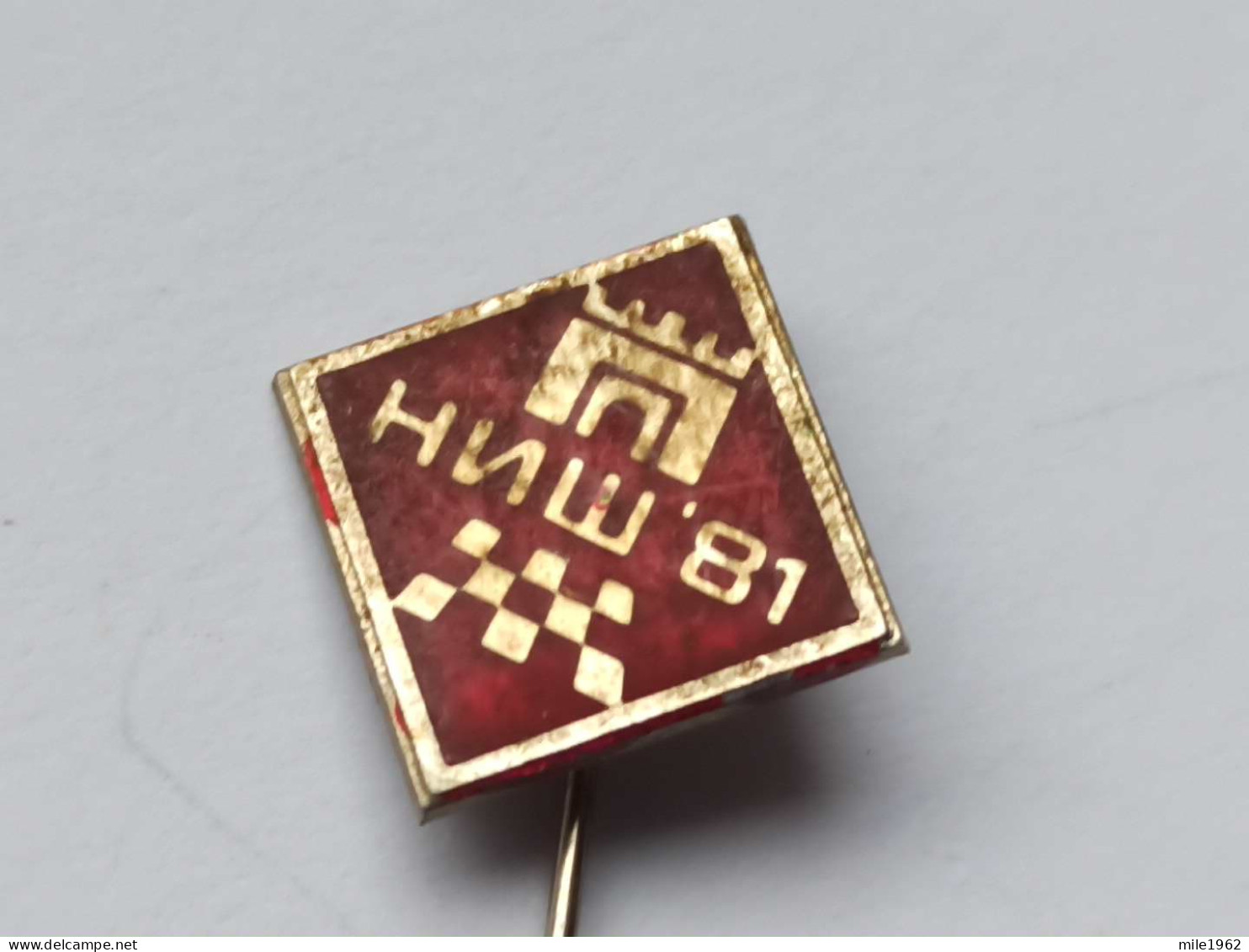 BADGE Z-71-2 - CHESS ECHECS SCHACH AJEDREZ SAKK SAH, TOURNAMENT NIS 81, SERBIA - Games