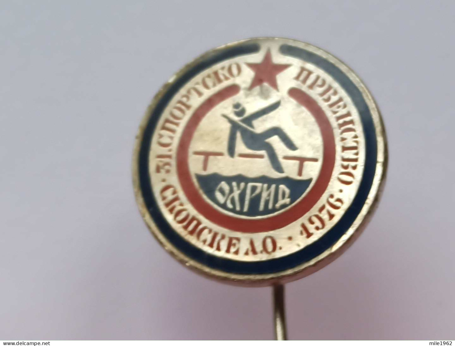 BADGE Z-51-10- Athlétisme, Athletics, Athletic, SKOPJE, JEUX SPORTIFS DE L'ARMEE YOUGOSLAVE, YUGOSLAV ARMY SPORTS GAMES - Atletiek