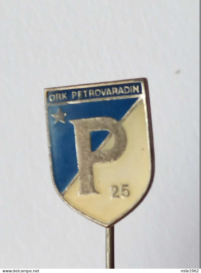 BADGE Z-88-1 - RUKOMET, HANDBALL CLUB, PETROVARADIN NOVI SAD SERBIA - Handball