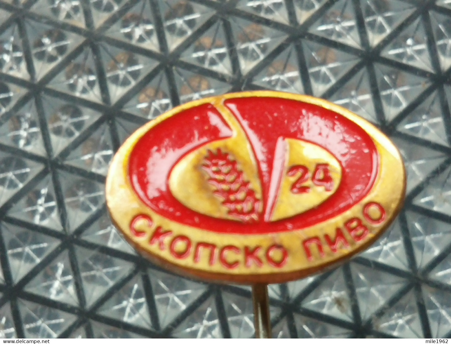 BADGE Z-42-2 - Skopsko Pivo, SKOPJE, MACEDONIA,  Beer Bier , BIERE - Beer