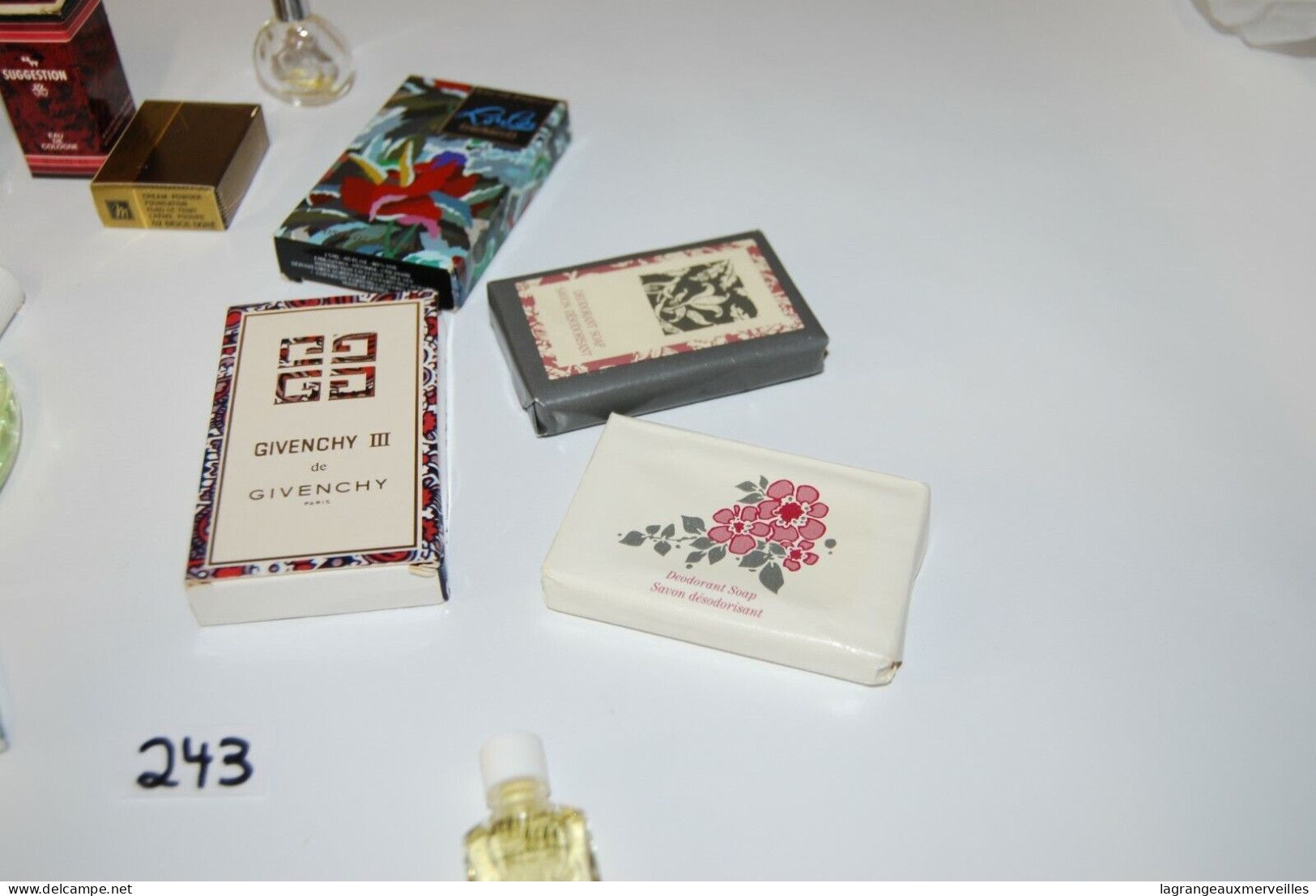 C243 + 15 Objets - Miniatures Parfum - Savon - Beauté - De Collection - Campioncini Di Profumo (testers)