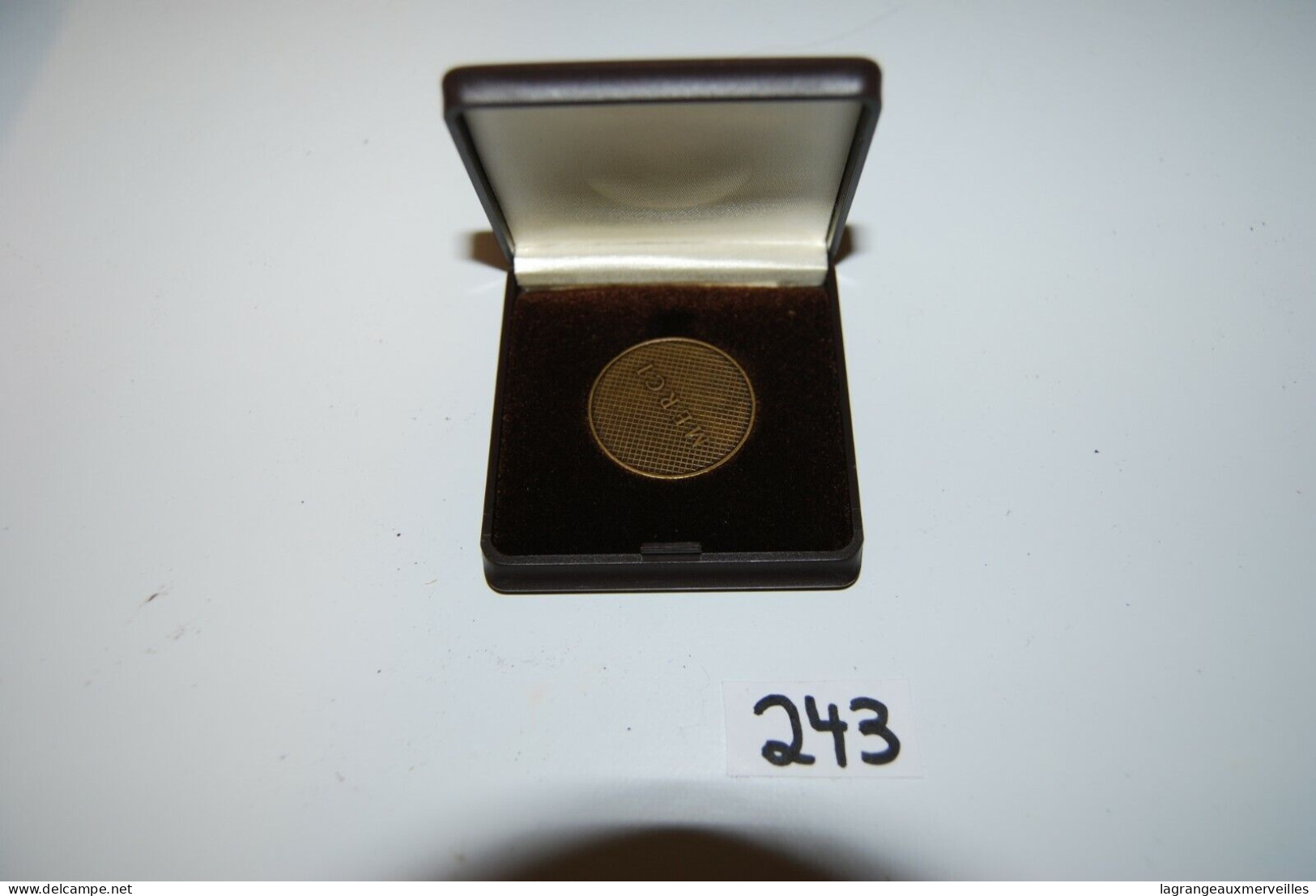 C243 Ancienne Médaille - Merci - Croix Rouge Belgique - Don De Sang - Professionali / Di Società