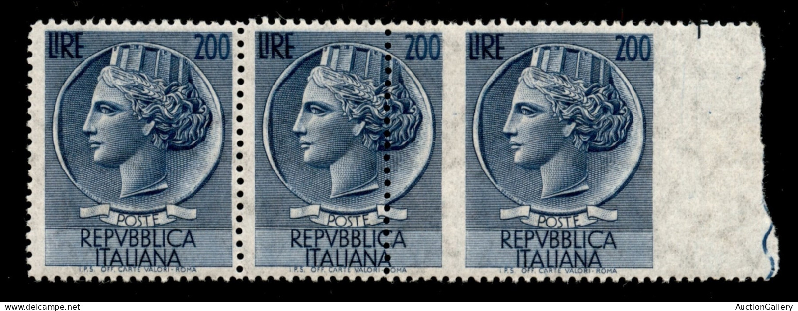 Repubblica - 1957 - 200 Lire Turrita (816 + 816eb) - Striscia Di 3 Bordo Foglio Con Dentellatura Spostata A Sinistra (su - Altri & Non Classificati