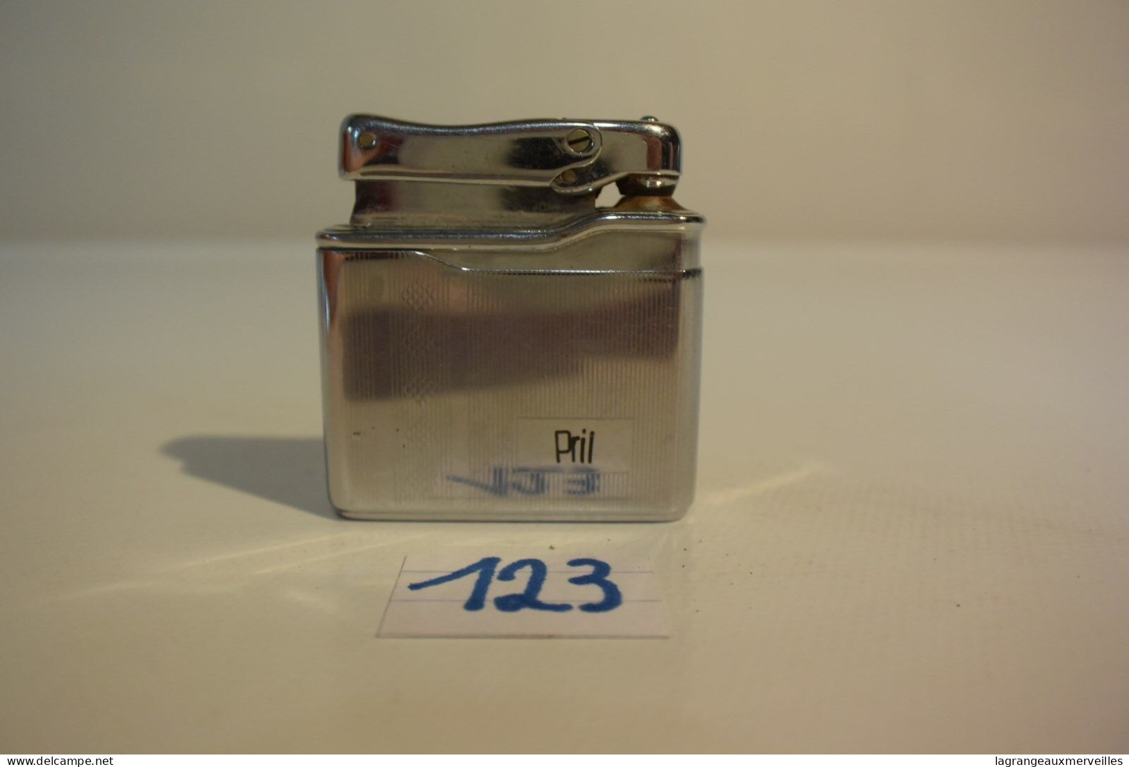 C123 Ancien Briquet - 1970 - Briquet De Table - Calibri Mono 19 - Altri & Non Classificati