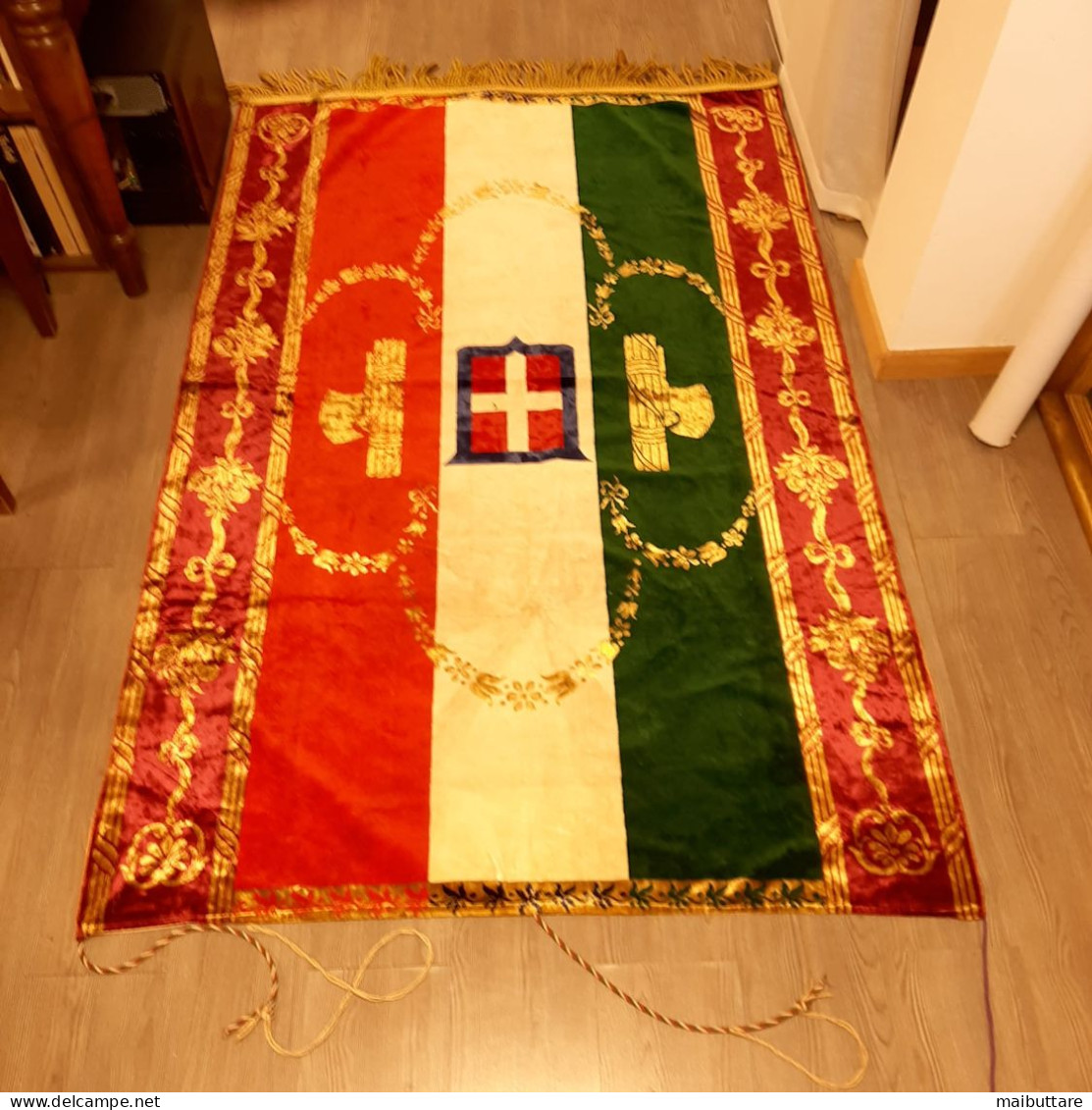 Stendardo, Tappeto In Velluto Di Seta Con Stemma Sabaudo E Due Fasci Littori Ai Lati - Condizioni Ottime - Drapeaux