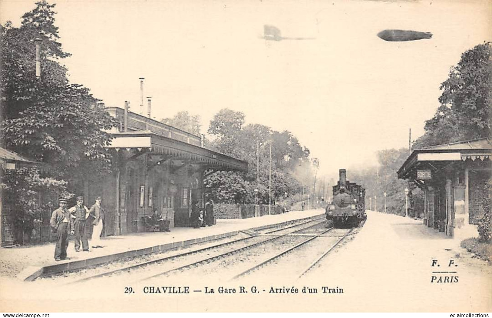 Chaville        92         Gare R.G. Arrivée Du Train     N°29       (Voir Scan) - Chaville