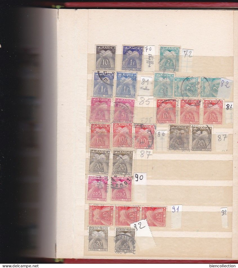 France, 1 petit classeur avec des centaines de timbres préoblitérés quelques timbres neufs**, taxe; franchise militaire