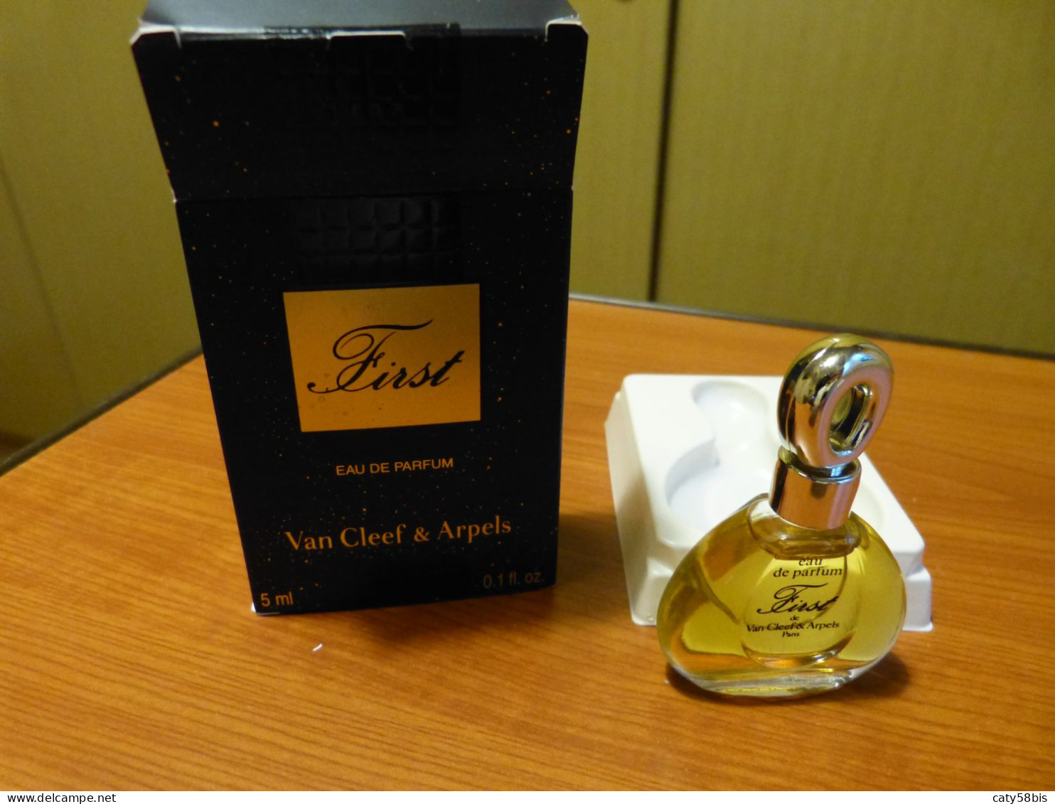 Miniature Parfum Avec Boite Van Cleef - Non Classés