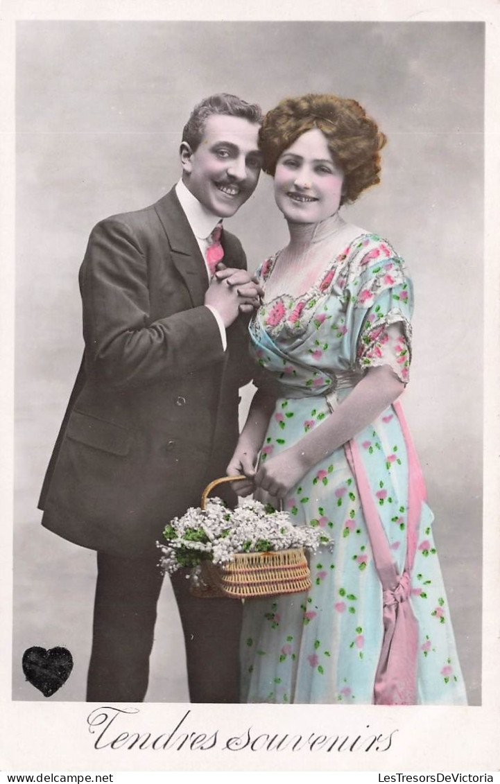 COUPLE - Tendres Souvenirs - Robe à Fleurs - Colorisé - Carte Postale Ancienne - Couples