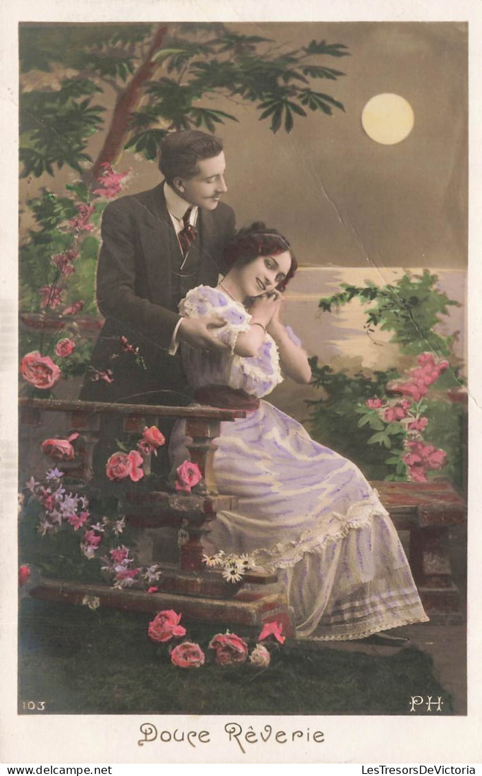 COUPLE - Douce Rêverie - Femme Endormie Adossée à Un Homme - Pleine Lune - Carte Postale Ancienne - Couples