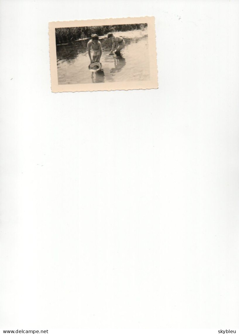 Personnes identifiées - photo 6.5 x 9.5 cms - enfants dont Bouffard Jean  Luc - orpailleur - tamis - pan orpaillage - chercheur d'or - scan du v