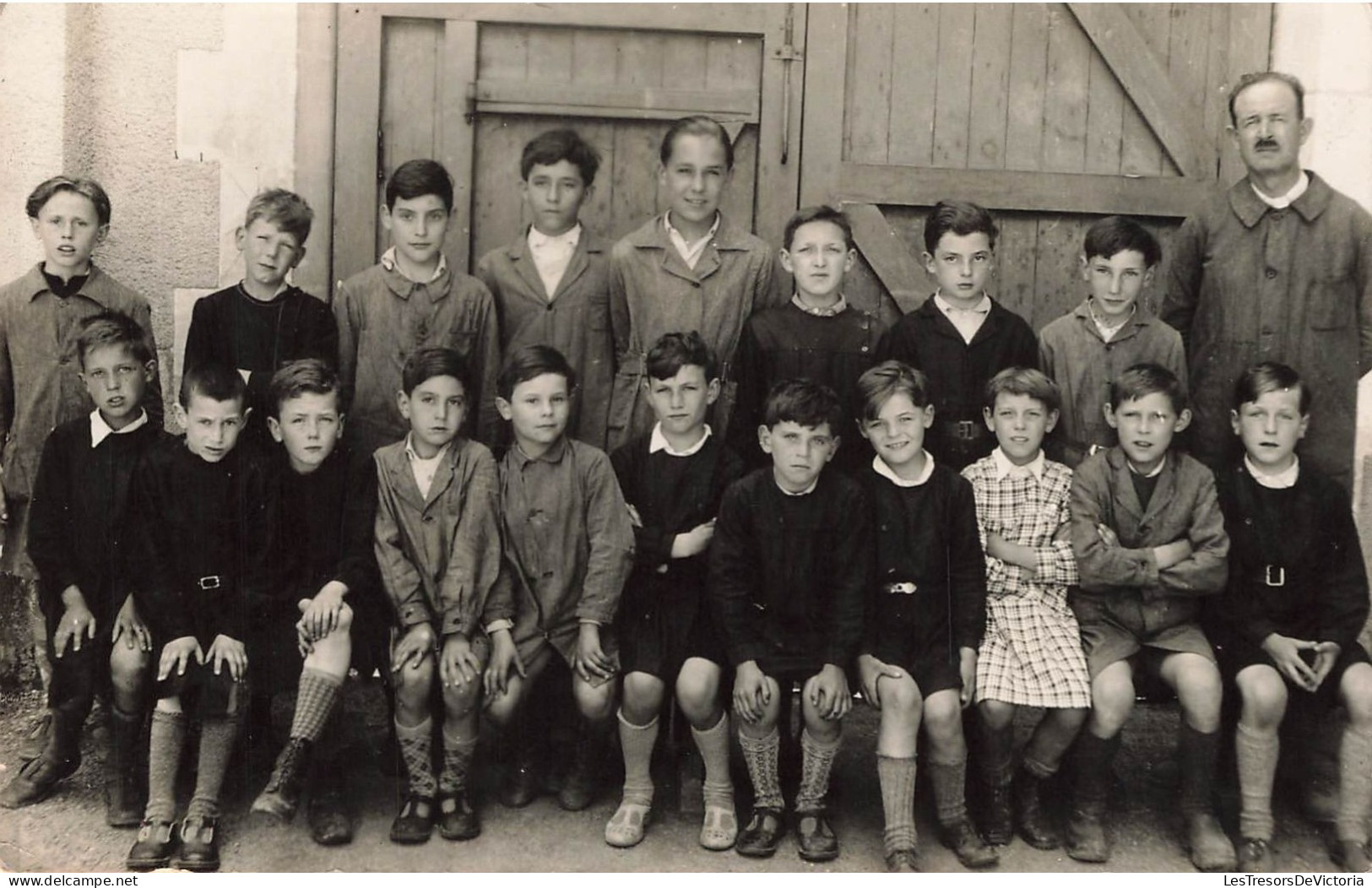 ECOLES - Photo De Classe Des élèves De L'école Des Garçons - Carte Postale Ancienne - Ecoles