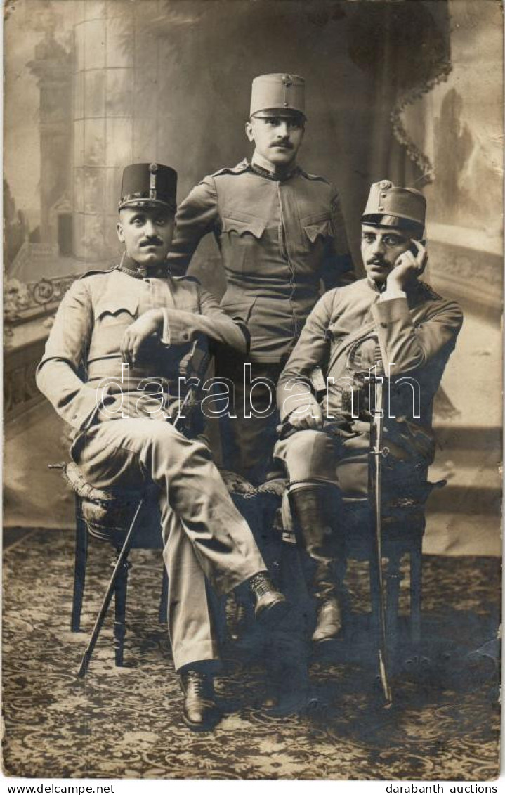 * T2/T3 1914 Osztrák-magyar Katonatisztek Karddal / WWI K.u.k. Military Officers With Swords. Photo (fa) - Non Classés