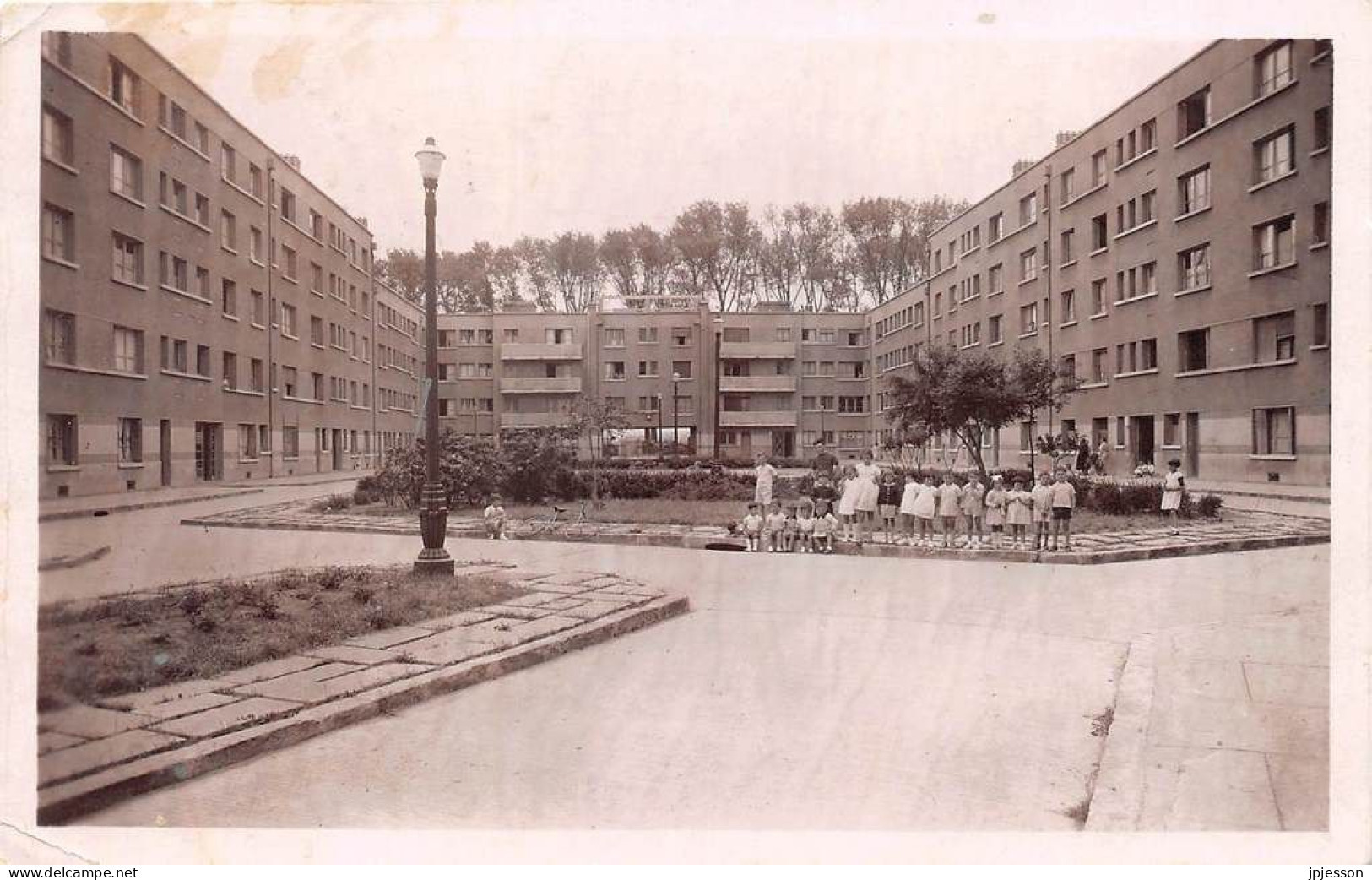 SEINE SAINT DENIS  93  DUGNY - H.B.M. DU PONT-YBLON - COUR INTERIEURE - Dugny