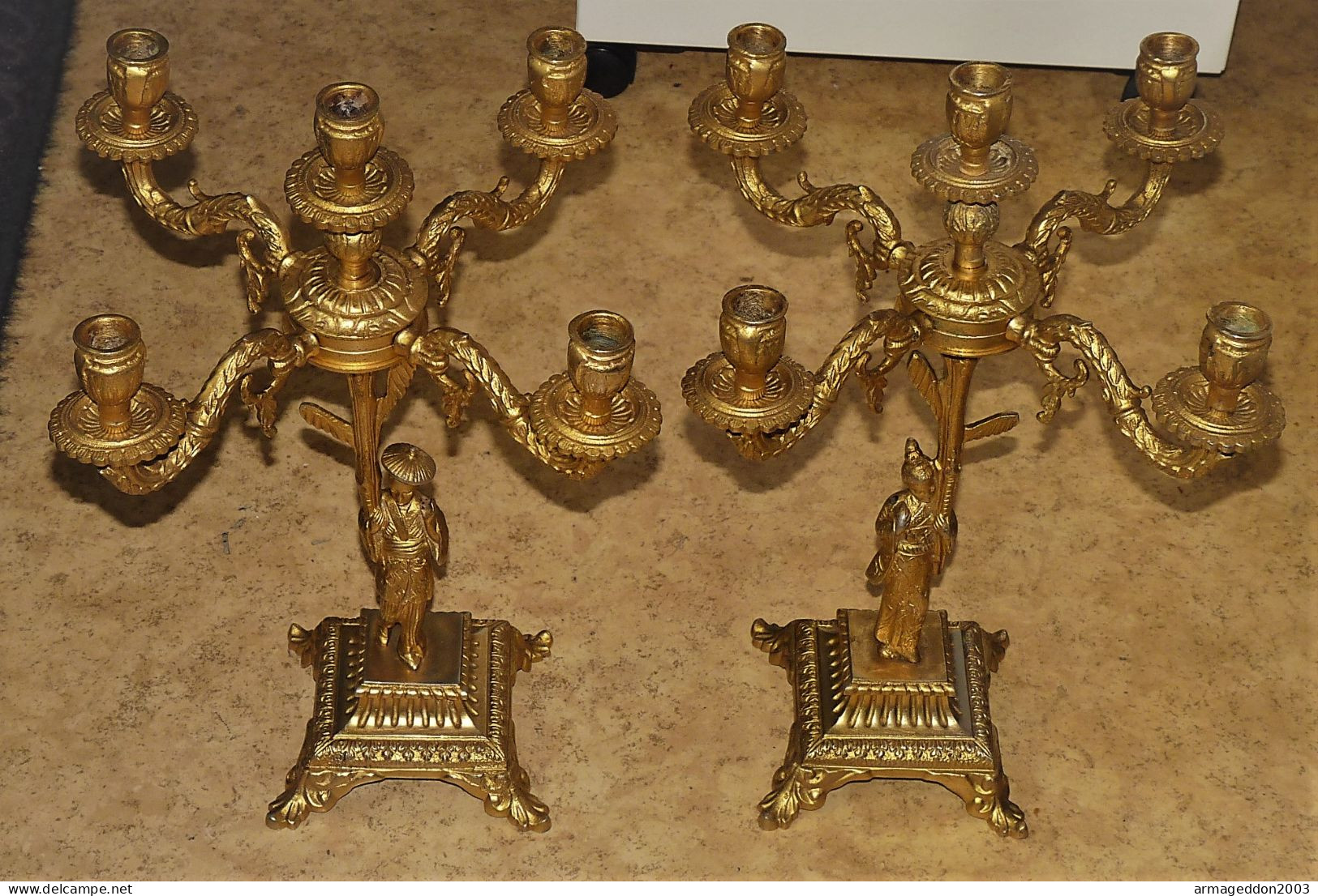 RARE EXCEPTIONNEL PAIRE GROS CHANDELIERS CANDELABRES EN BRONZE 5 FEUX DECOR CHINE PERSONNAGES - Chandeliers, Candélabres & Bougeoirs