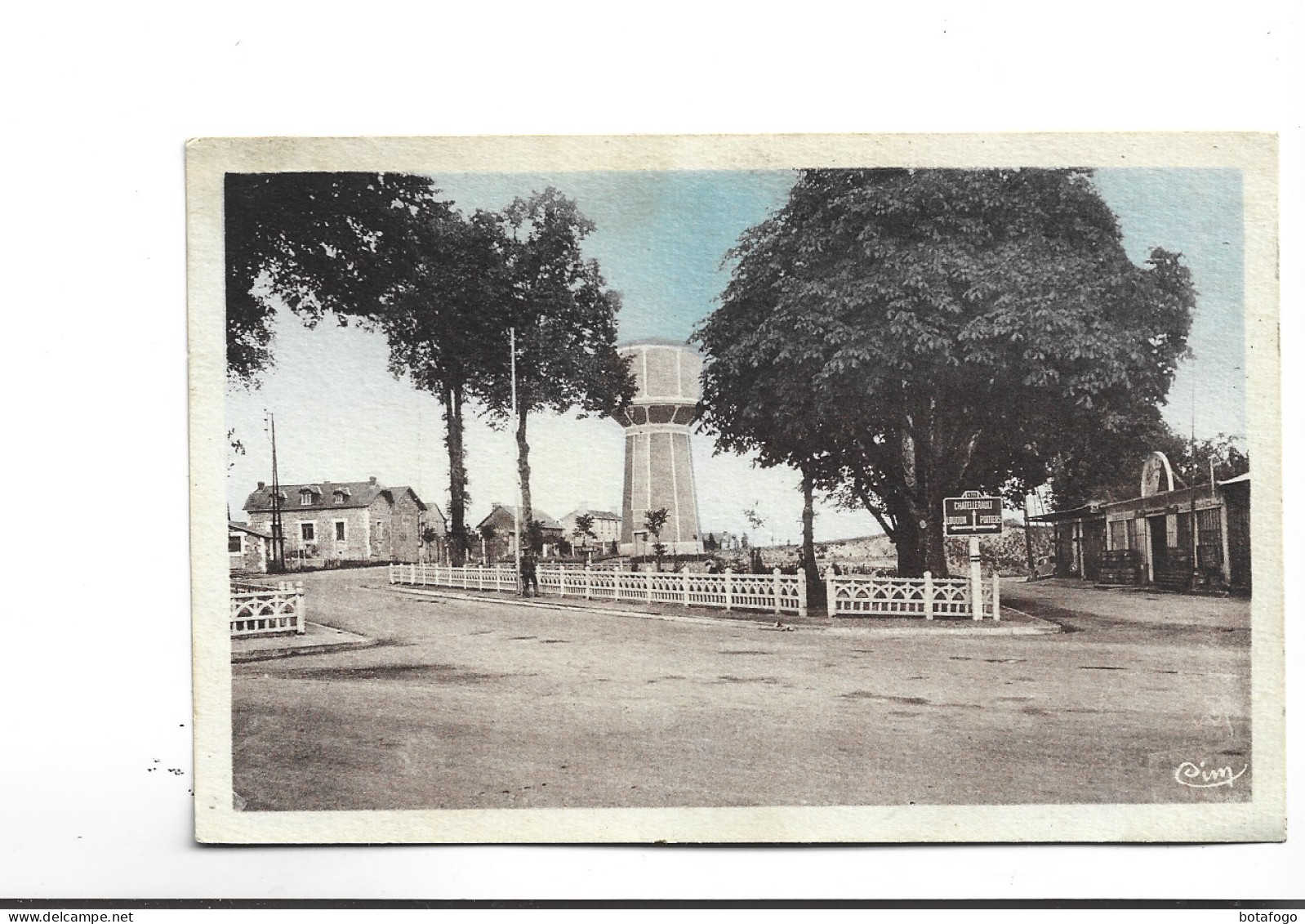 CPA DPT DPT 86 MIRABEAU , LE CHATEAU D EAU ET LES JARDINS PUBLICS - Mirebeau