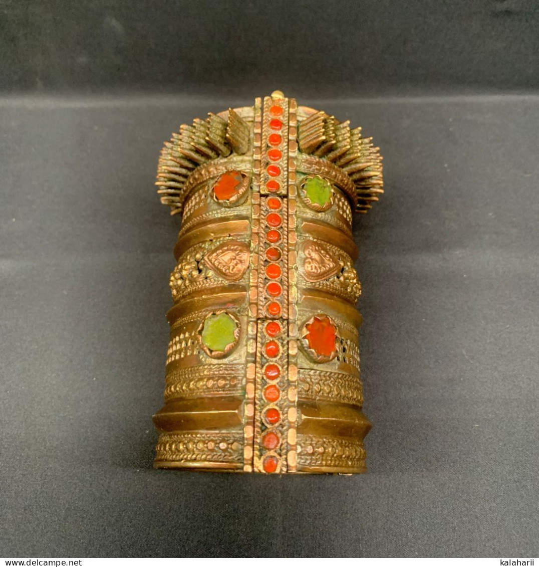 ANCIEN IMPOSANT BRACELET BERBERE DES ANNEES 50/60, TOUT EN BRONZE ET CORAIL - African Art