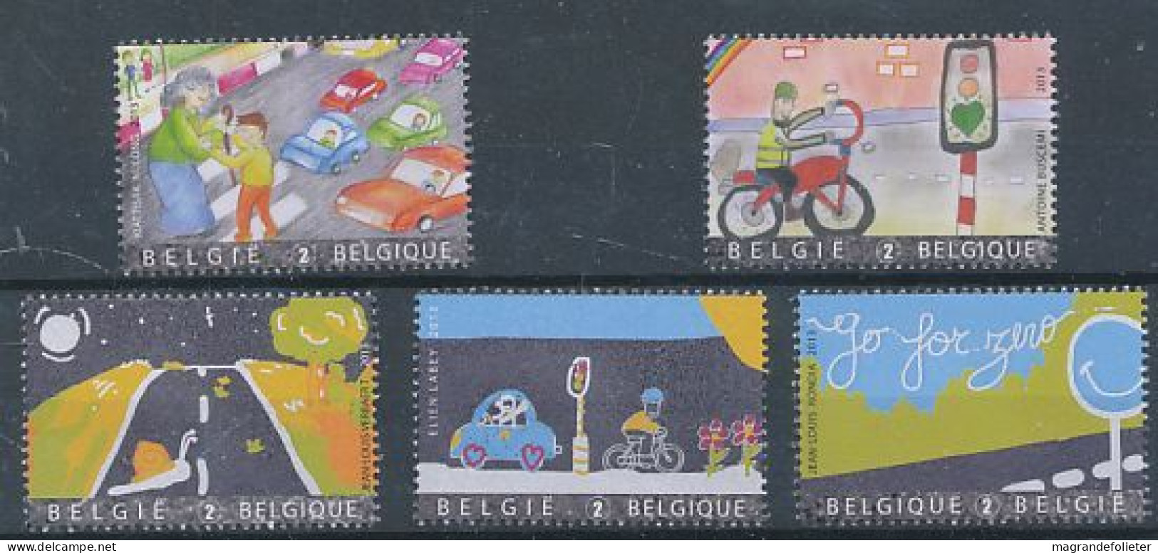 TIMBRE  ZEGEL STAMP  BELGIQUE LE CODE DE LA ROUTE 4307-4311  XX - 2013-... King Philippe