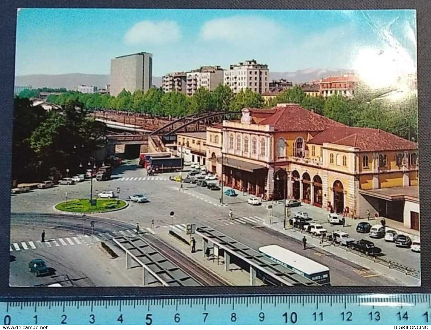 TORINO : 1972  STAZIONE  DI  PORTA   SUSA  - CARTOLINA  ANIMATA  E  VIAGGIATA . - Stazione Porta Nuova