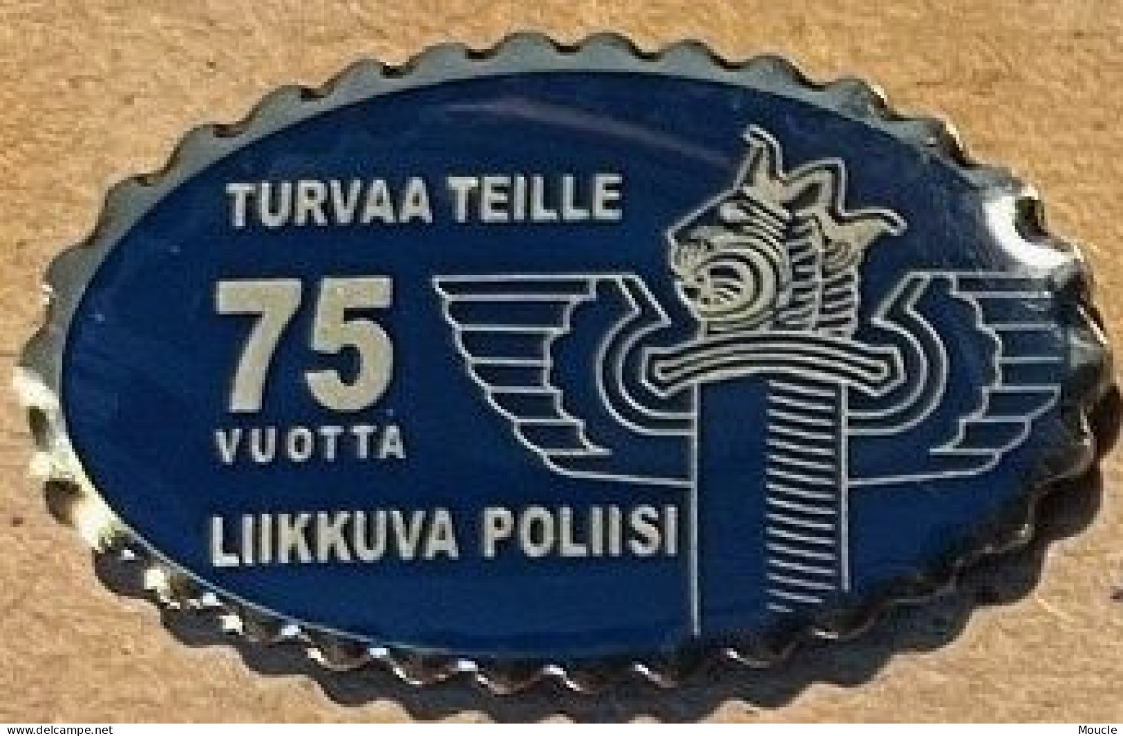 POLICE FINLANDAISE - TURVAA TEILLE - 75 VUOTTA - LIKKUVA POLIISI - POLIZEI - POLICIA - FINLANDE - SUOMI - 75 ANS  - (29) - Polizei