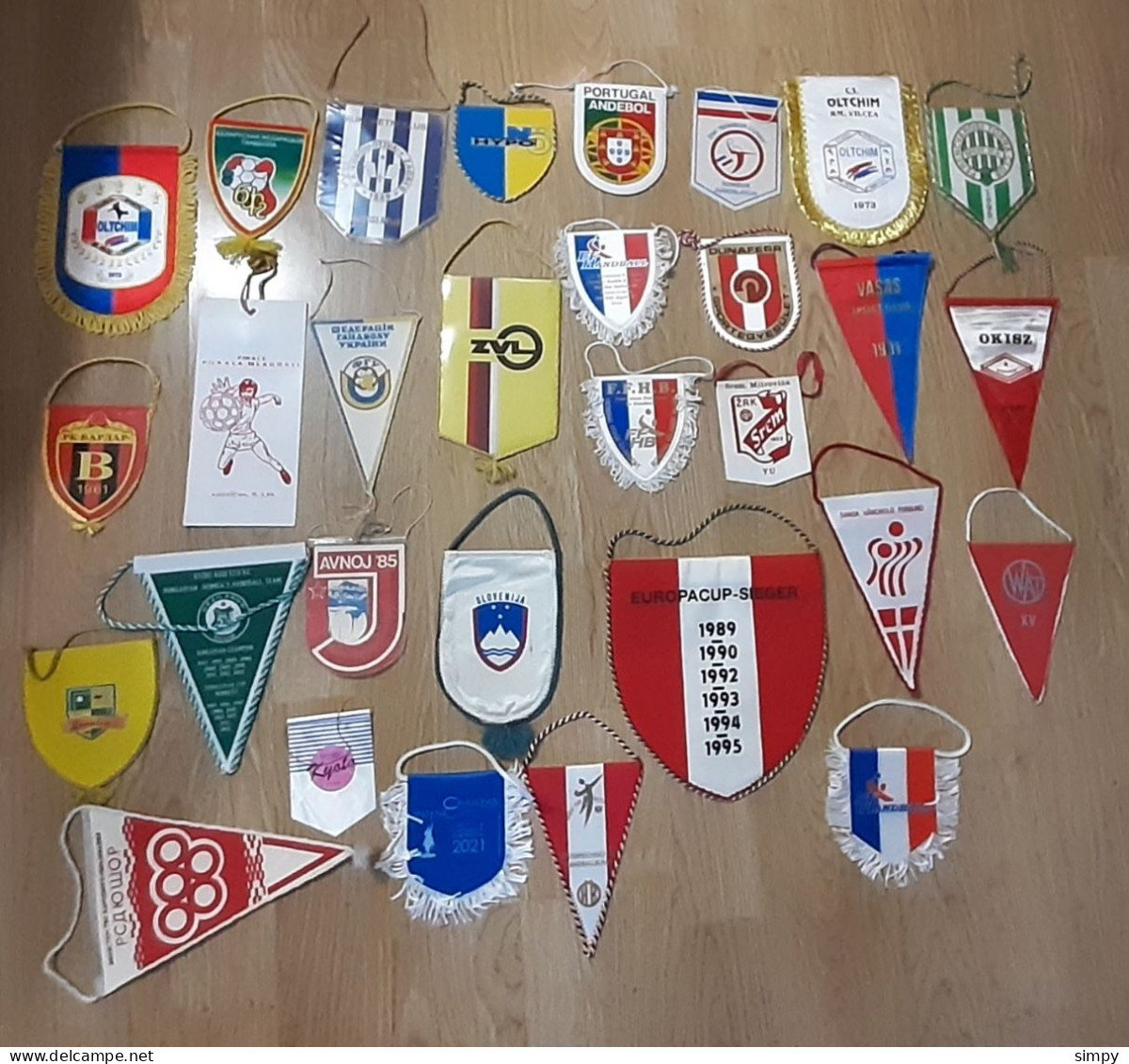 HANDBALL Pennant 30 Different Handball National Team & Club - Handball