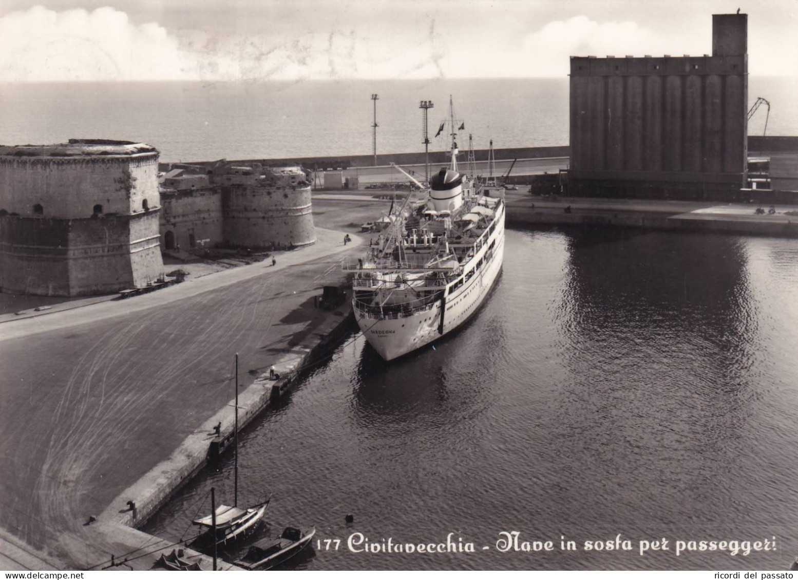 Cartolina Civitavecchia - Nave In Sosta Per Passeggeri - Civitavecchia