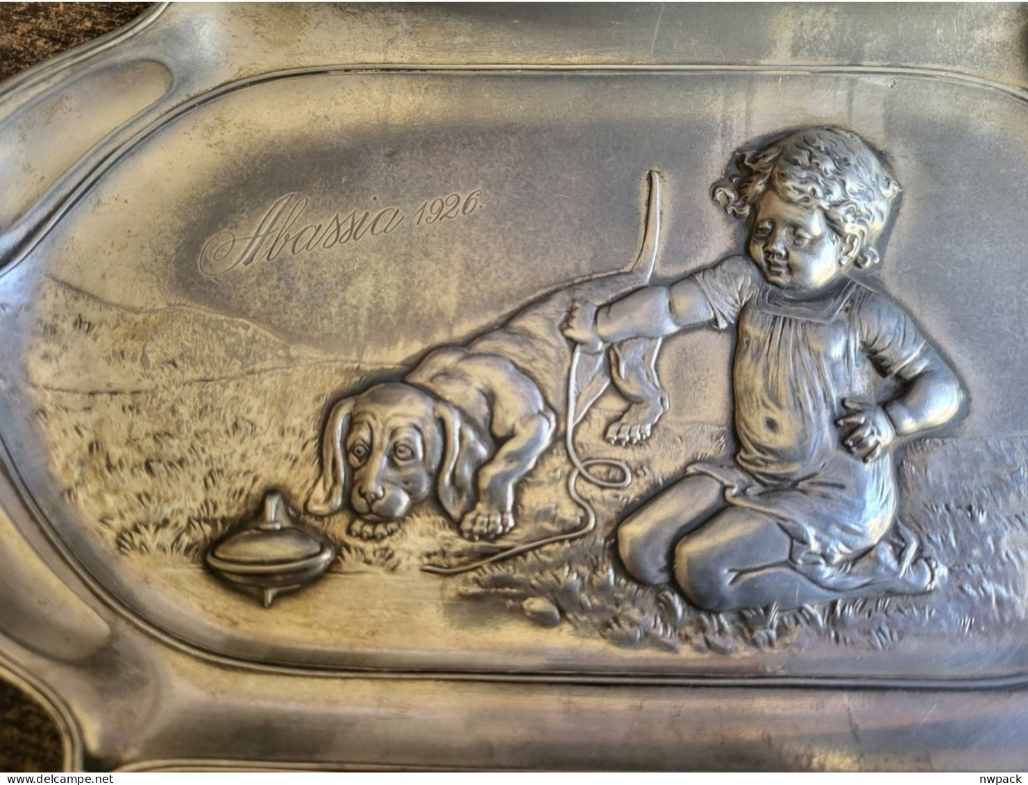 WMF Versilbertes Jugendstil-Mädchen Mit Dackel Und Drehendem Kartenfach / Silver Plated Art Nouveau Girl With Dachshund - Jugendstil / Art Déco