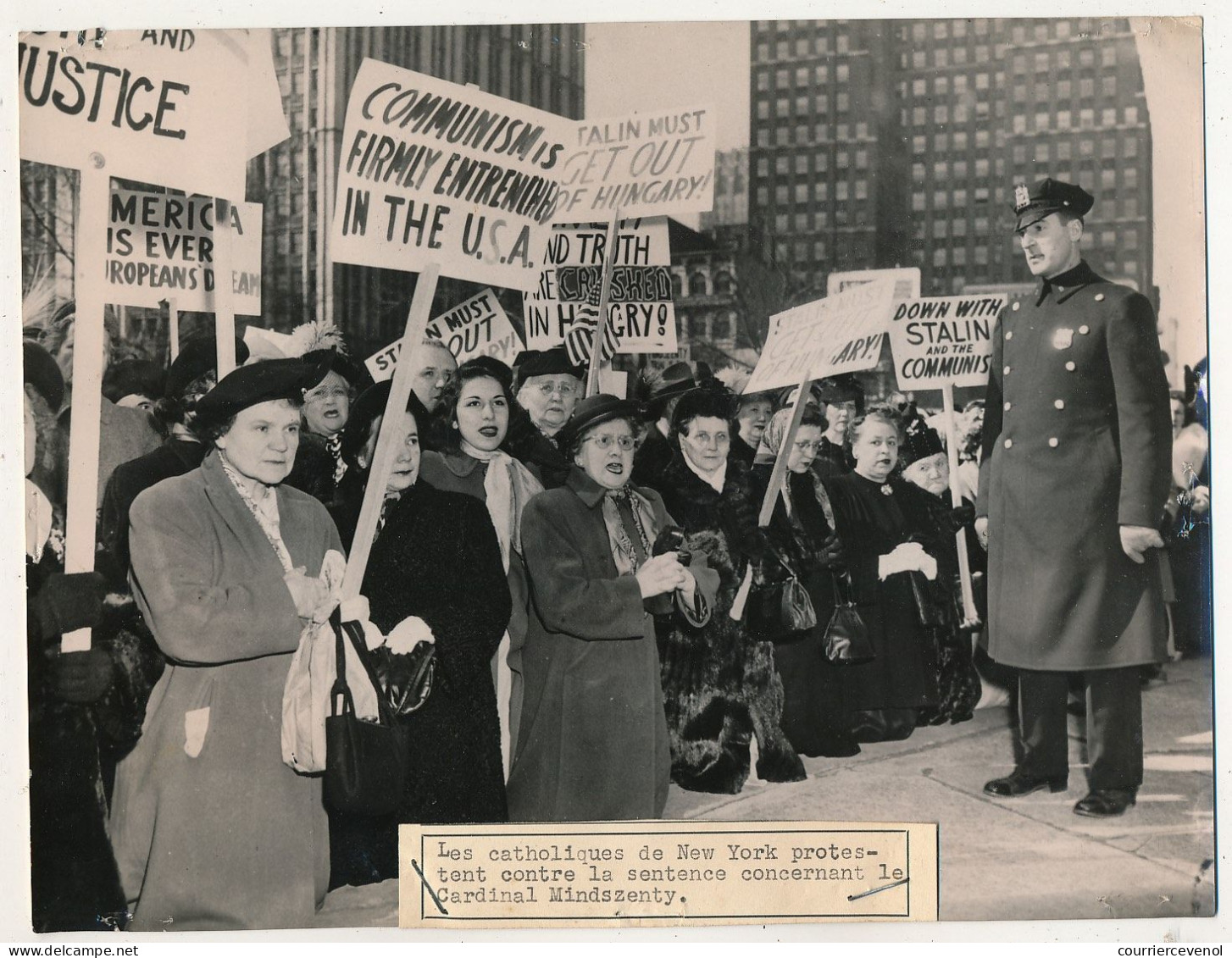 USA - Photo De Presse Keystone - Les Catholiques De New-York Protestent Contre La Sentence Du Cardinal Mindszenty - America