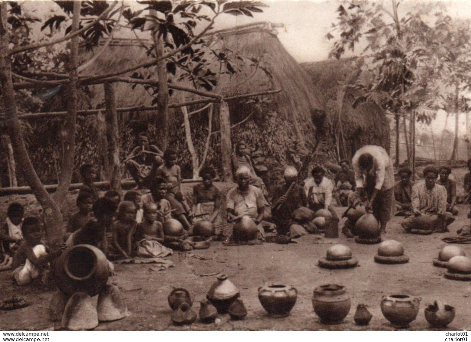 Missions Maristes D'Océanie Art Indigène Poterie Fidjienne - Fidschi