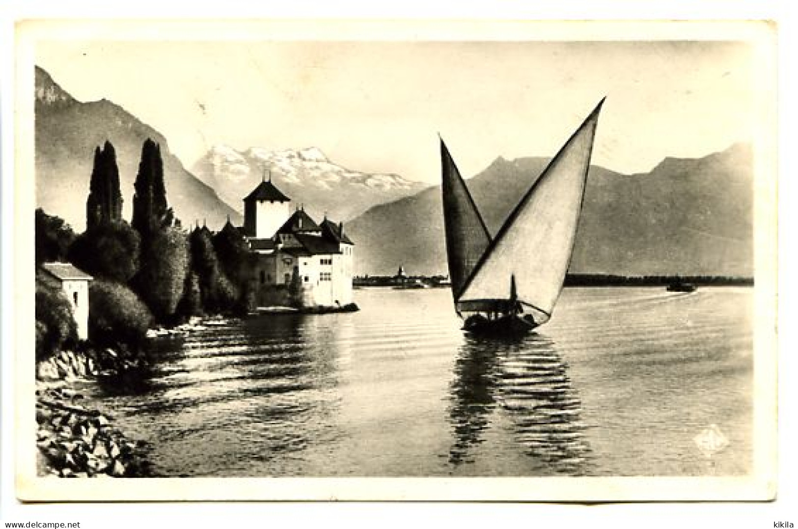 CPSM Dentelée 9 X 14 Suisse Vaud  Veytaux  Lac Léman Château De CHILLON  Et La Dent Du Midi  Voilier - Veytaux