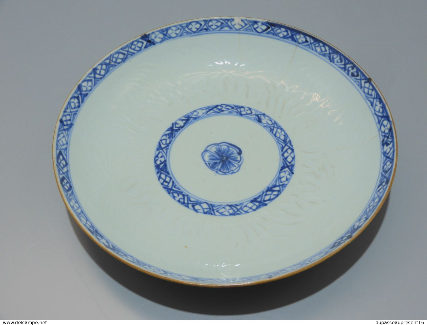 -BELLE ASSIETTE CREUSE PORCELAINE CHINE BLANC/BLEU avec cheveux & 1 éclat ASIE    E