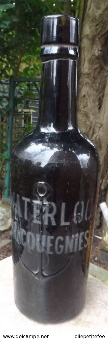 Jolie Et Très Ancienne Bouteille De Bière? " WATERLOO - BRACQUEGNIES " . (Ancre En Relief) - Bière